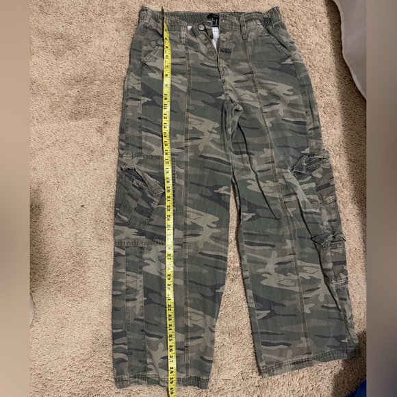 Forever 21 Camouflage Cargo Jeans - Picture 3 of 5